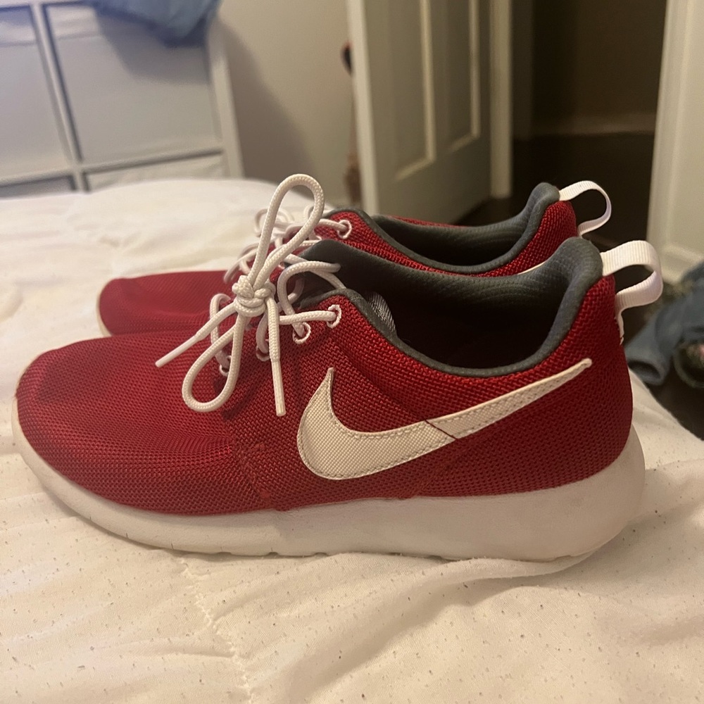 Nike tennis shoes